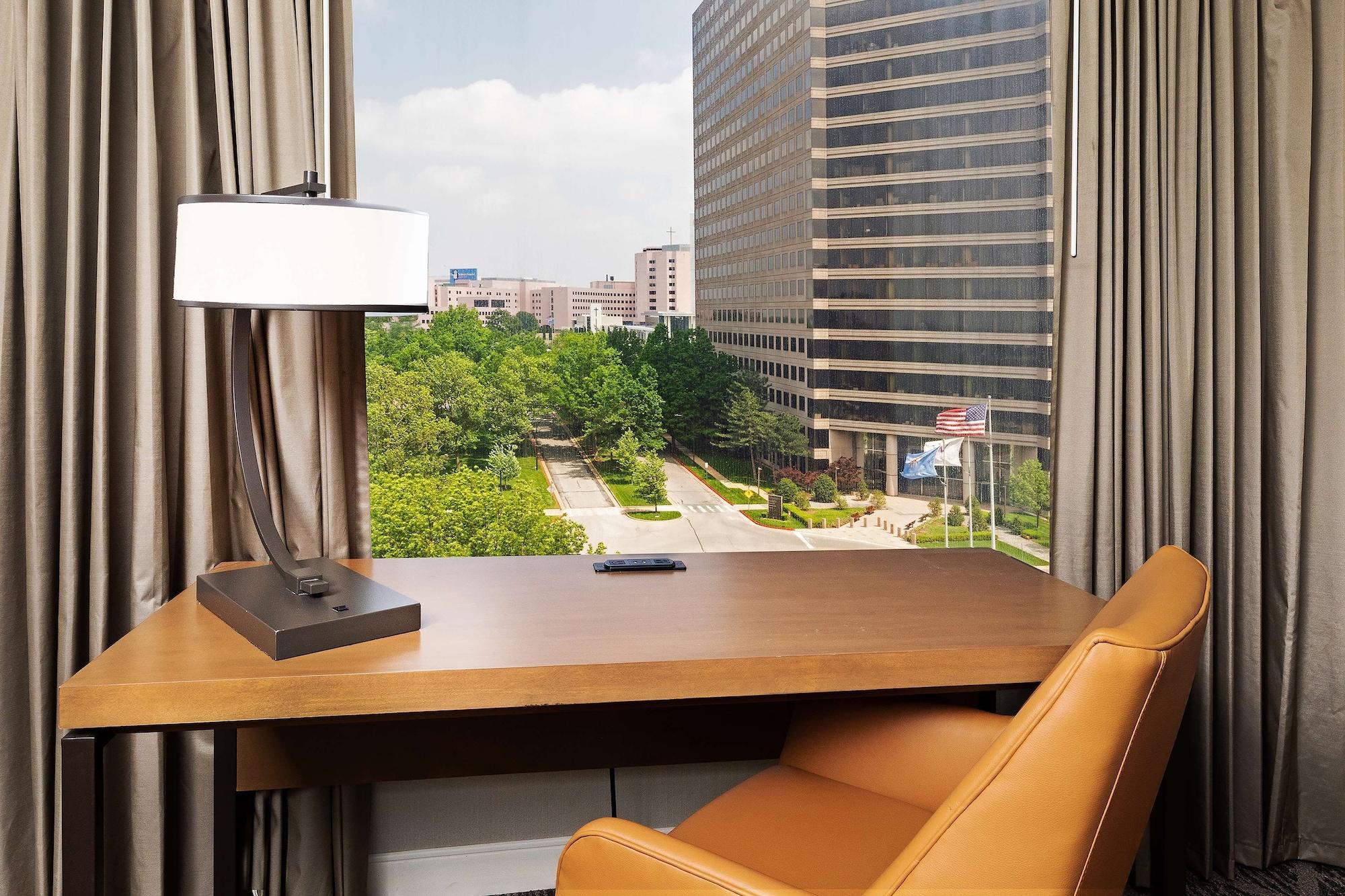 Doubletree By Hilton Tulsa At Warren Place Exterior foto